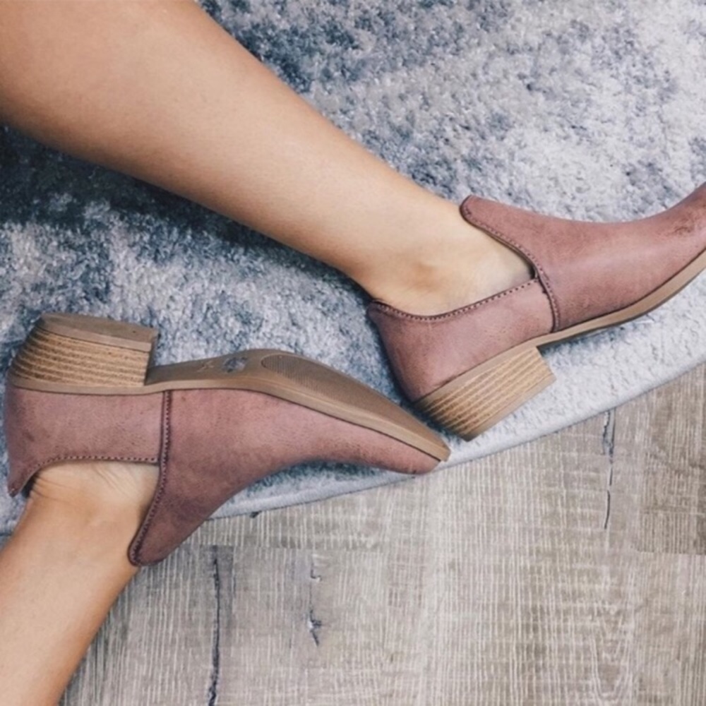 CLOSING CLOSET SALE Rose bootie